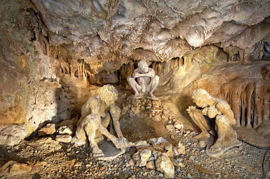 थियोपेट्रा गुफा: दुनिया की सबसे पुरानी मानव निर्मित संरचना के प्राचीन रहस्य