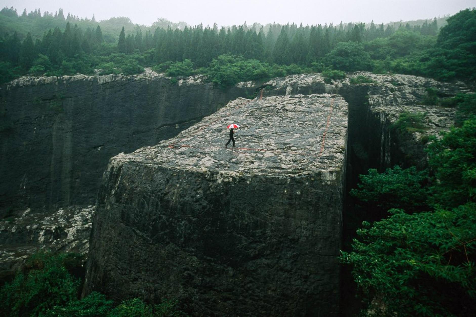 Perbandingan saiz 30,000 tan megalit © Michael Yamashita