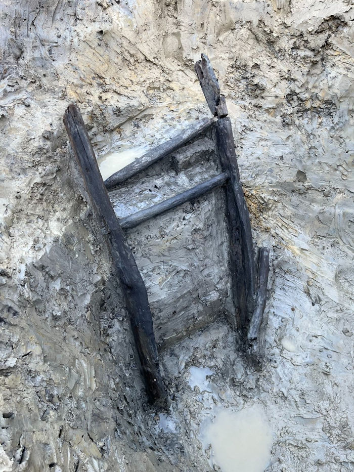 Objek kayu zaman besi yang sangat jarang ditemui di tapak berair berusia 2,000 tahun di UK 2