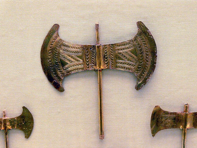 एक सुशोभित सोनेरी Minoan labrys, पण सामान्य आकार. प्रतिमा क्रेडिट: वुल्फगँग सॉबर