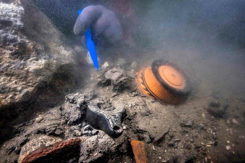 Coșuri vechi de 2,400 de ani încă pline cu fructe găsite în orașul egiptean scufundat 2