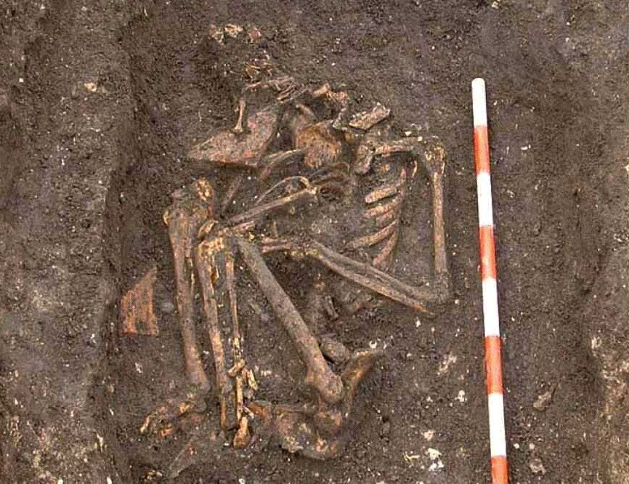 Một bức ảnh của bộ xương SK3870 tại khu vực khai quật ở York Barbican. © Khảo cổ học tại chỗ
