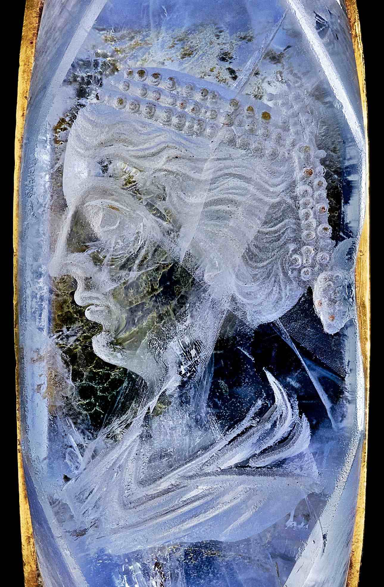 Caligulov úžasný 2,000-ročný zafírový prsteň rozpráva o dramatickom milostnom príbehu 2