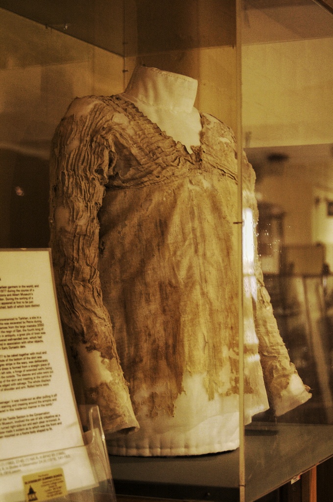Den otroliga historien bakom världens äldsta klänning från Egypten som är mer än 5,000 2 år gammal XNUMX