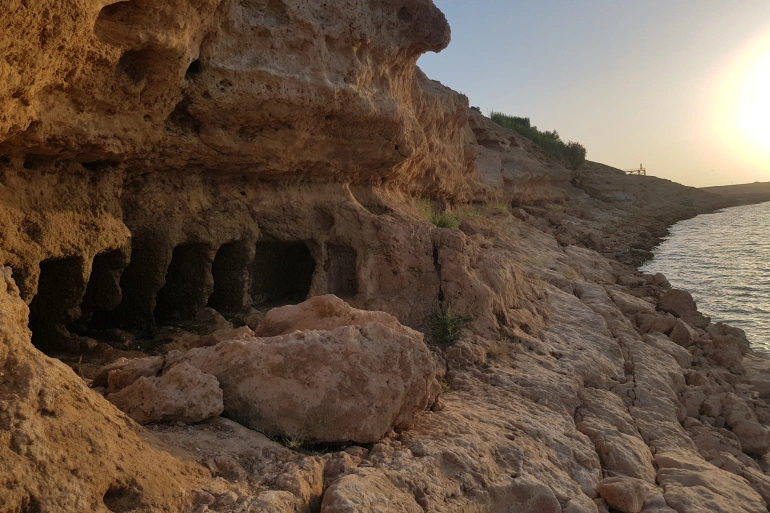 The city of Anah in the Anbar Governorate, western Iraq, witnessed the emergence of archaeological sites after the decline in the water levels of the Euphrates River, including prisons and tombs of the "Telbes" kingdom, which date back to the pre-Christian era. © www.aljazeera.net