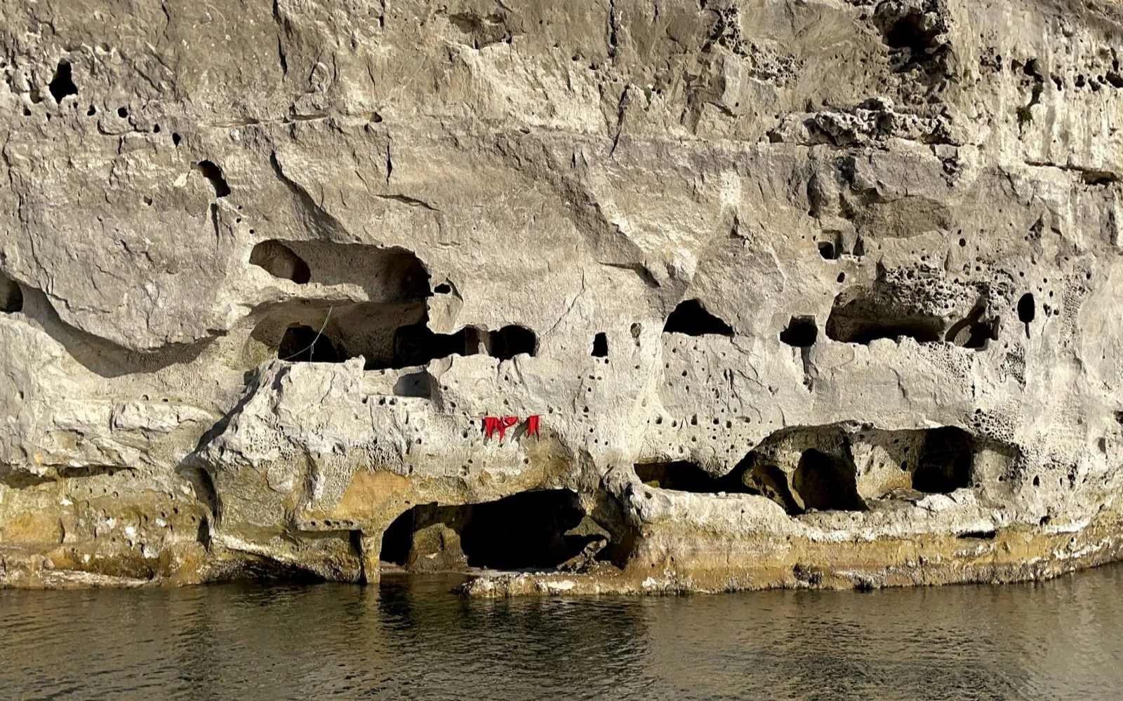 De rivier de Eufraat droogde op om de geheimen van de oudheid en de onvermijdelijke ramp te onthullen 3