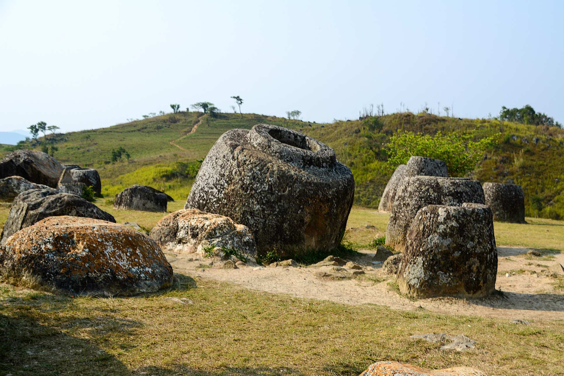 A Plain of Jars egy régészeti lelőhely Laoszban, amely több ezer hatalmas kőedényből áll