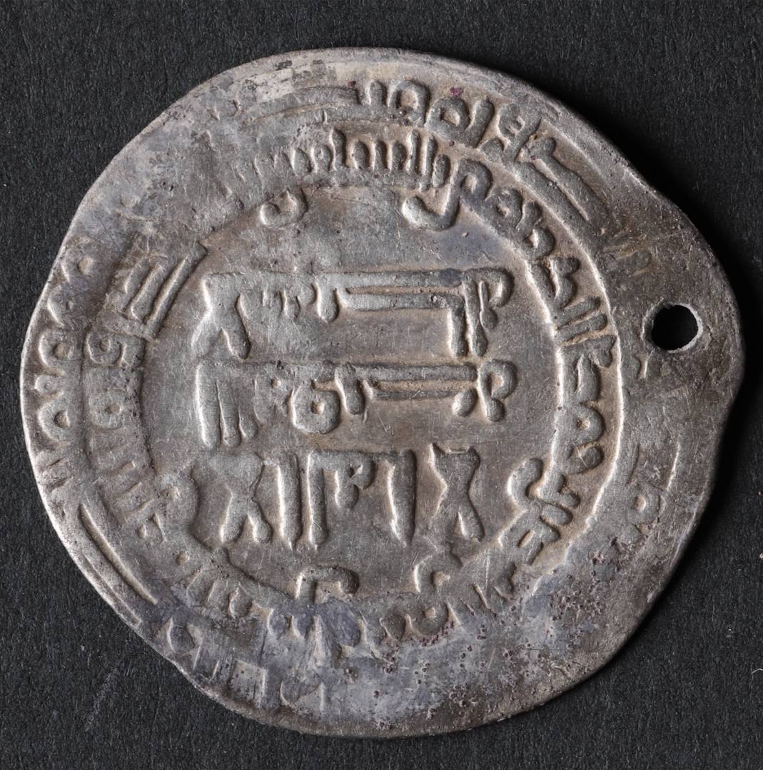 Dobbelt skat af vikingeskatte fundet nær Harald Blåtands fort i Danmark 1