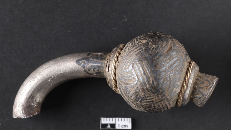 Tesouro duplo do tesouro viking descoberto perto do forte de Harald Bluetooth na Dinamarca 3