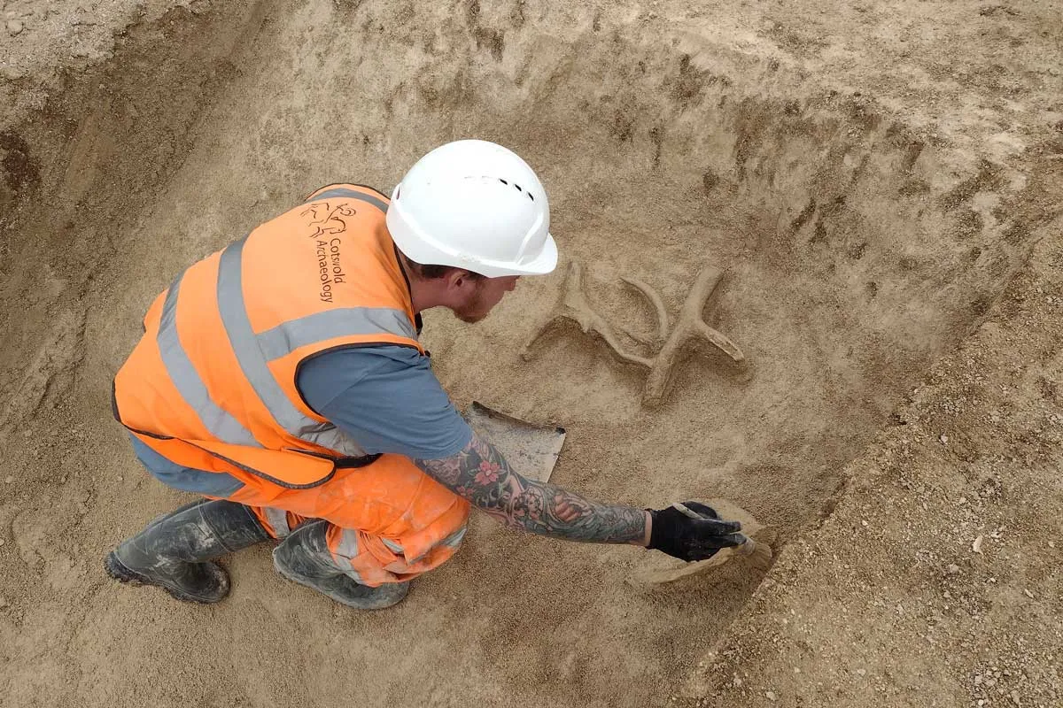 Descoperirea unui cimitir tumul din epoca bronzului din Salisbury, Anglia 3