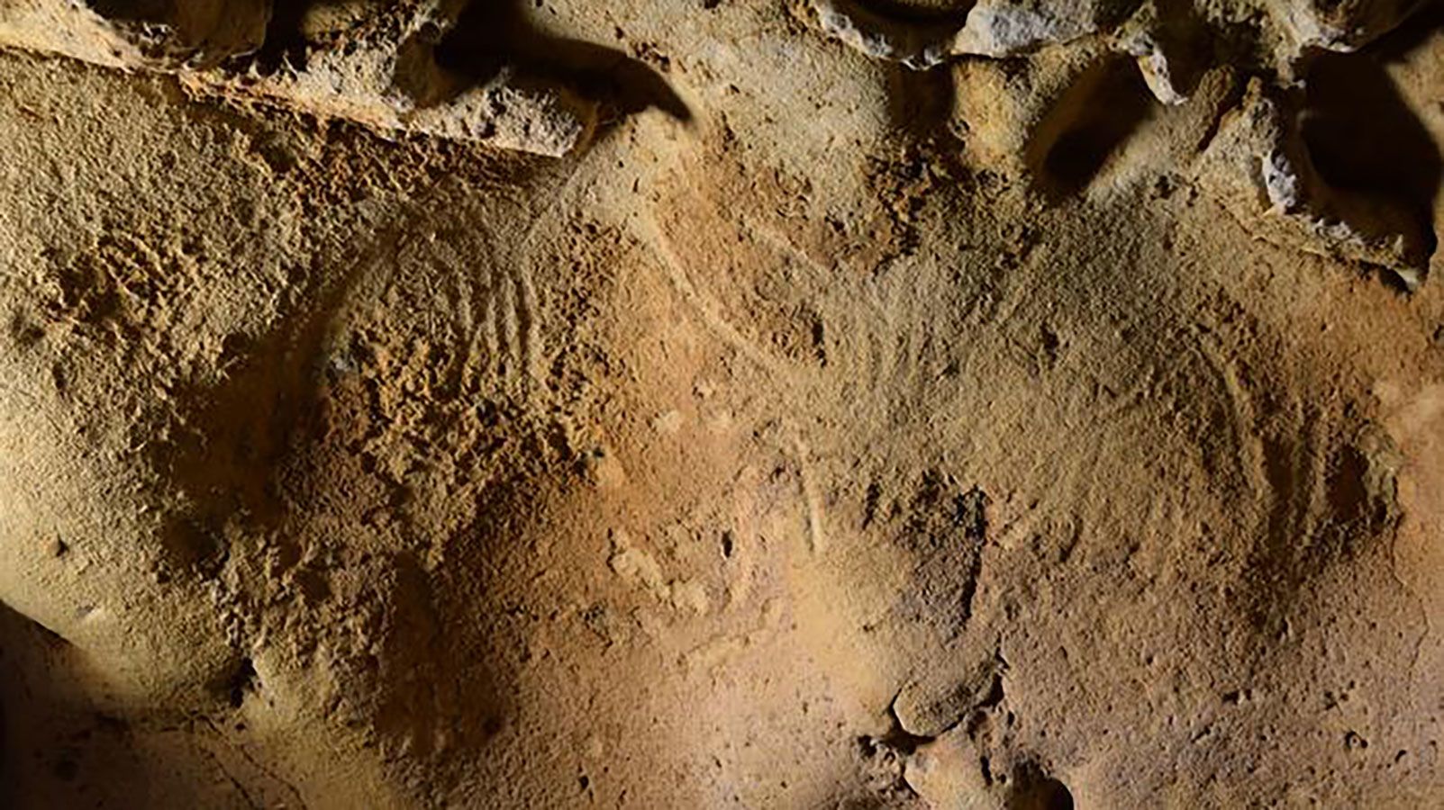 Neandertallased lõid Euroopa vanimad "tahtlikud" graveeringud kuni 75,000 2 aastat tagasi, näitab uuring XNUMX