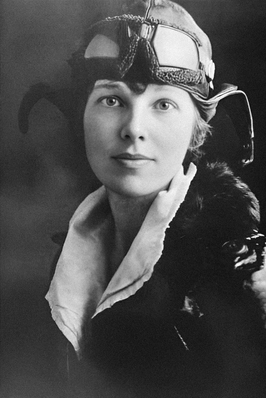Amelia Mary Earhart (24 กรกฎาคม พ.ศ. 1897 - หายตัวไป 2 กรกฎาคม พ.ศ. 1937) เป็นผู้บุกเบิกการบินชาวอเมริกัน