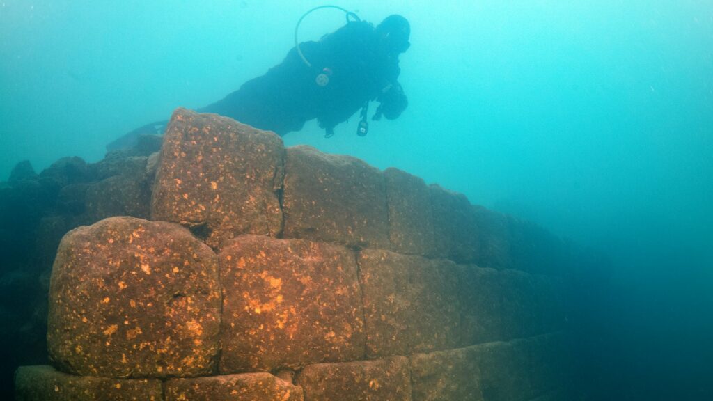Mystisk 3,000 år gammelt Urartu-slot under vand opdagede 7