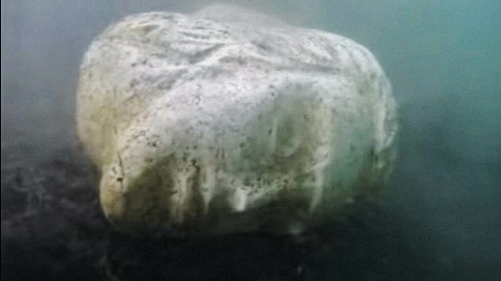 Romeins marmeren hoofd gevonden in Lake Nemi zou afkomstig kunnen zijn van Caligula's legendarische schepen 3