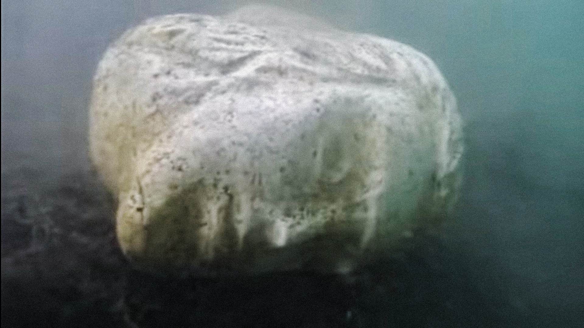 Une tête de marbre romaine trouvée dans le lac de Nemi pourrait provenir des navires légendaires de Caligula 1