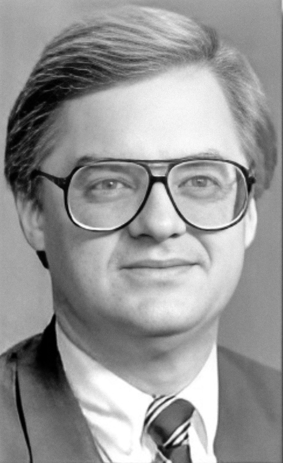 Une image restaurée de David Glenn Lewis portant les lunettes qui ont permis d'identifier son corps. Wikimédia Commons