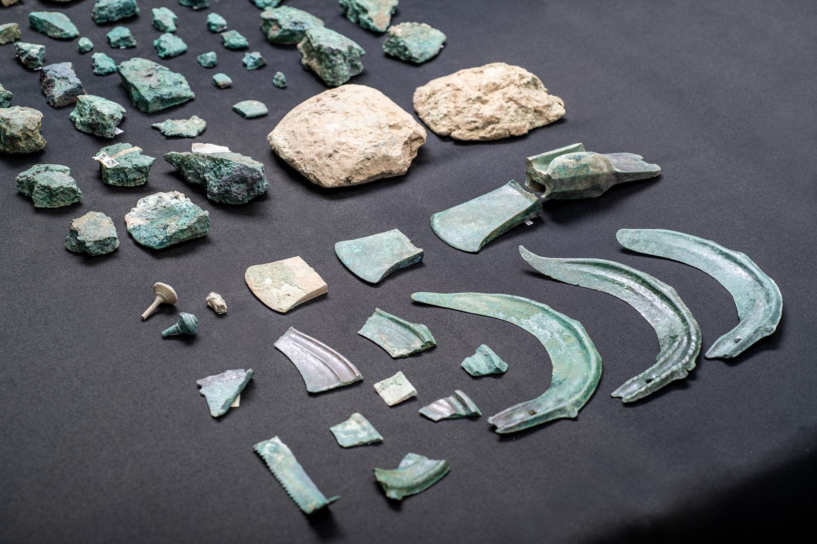 15 av. J.-C. Une expédition romaine dans les Alpes suisses découvre 80 artefacts distincts de l'âge du bronze 1