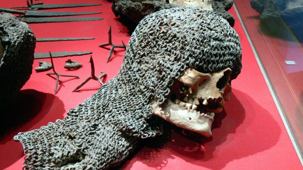 A medieval victim still in his chainmail discovered in Sweden 4
