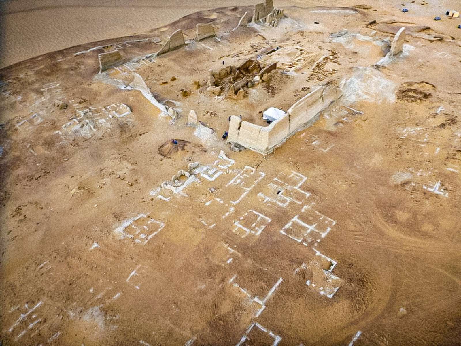 Soknopaiou Nesos: 파이윰 1 사막에 있는 신비한 고대 도시