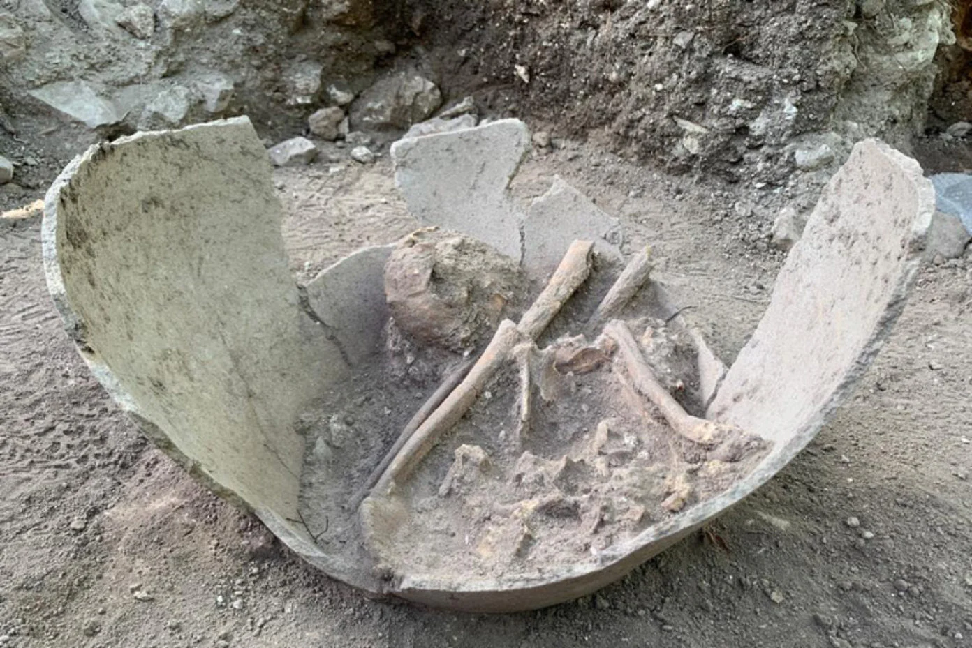 Les archéologues ont découvert une victime sacrificielle maya avec un anneau de jade à El Tigre, au Mexique.