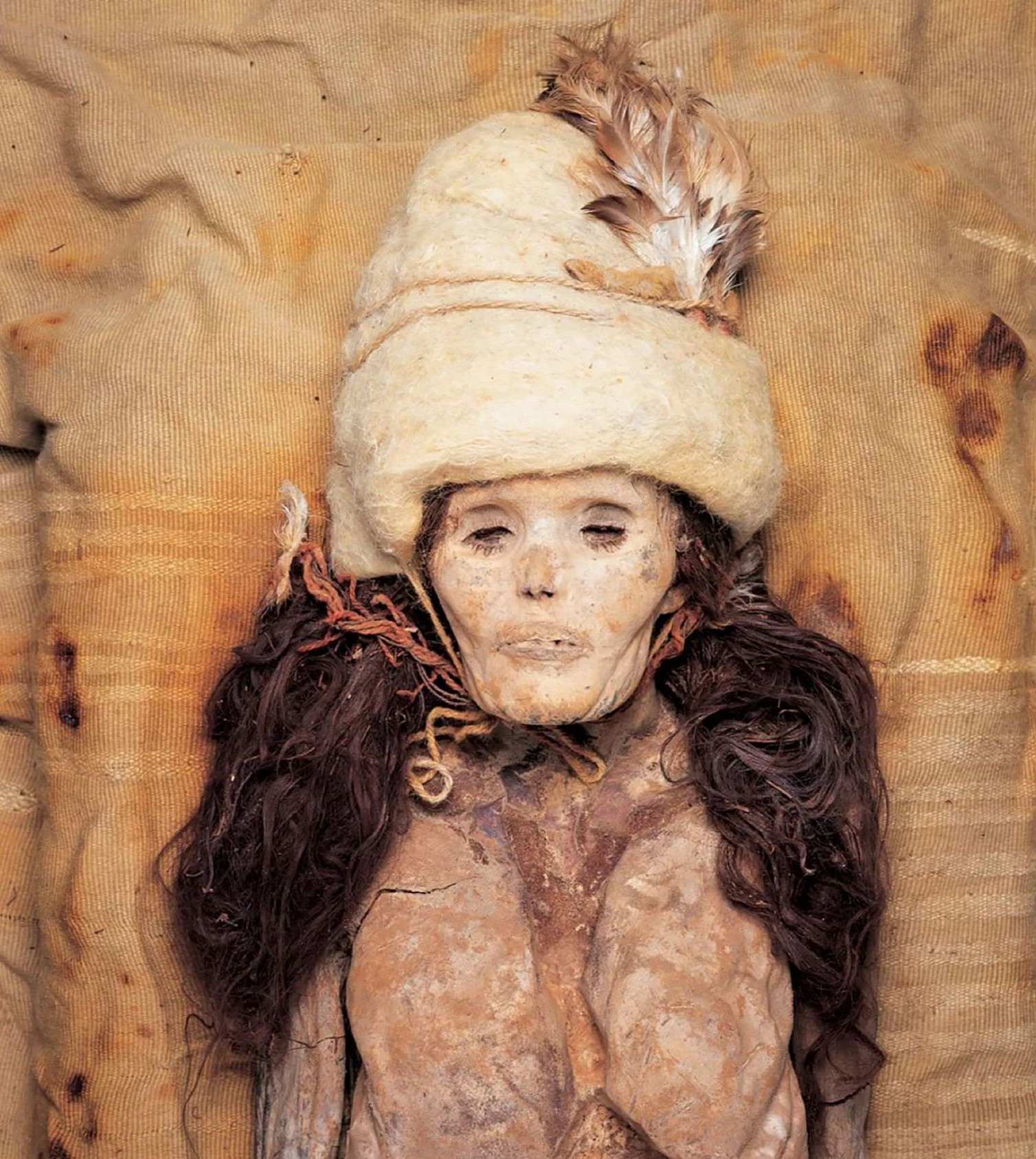 Çin səhrasında tapılan sirli mumiyaların Sibir və Amerika ilə əlaqəli gözlənilməz mənşəyi var 1