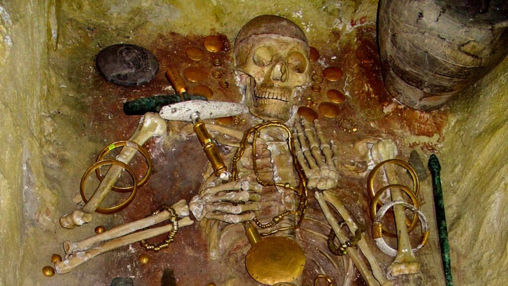 मानवजाति का सबसे पुराना-सोना-वर्ण-नेक्रोपोलिस