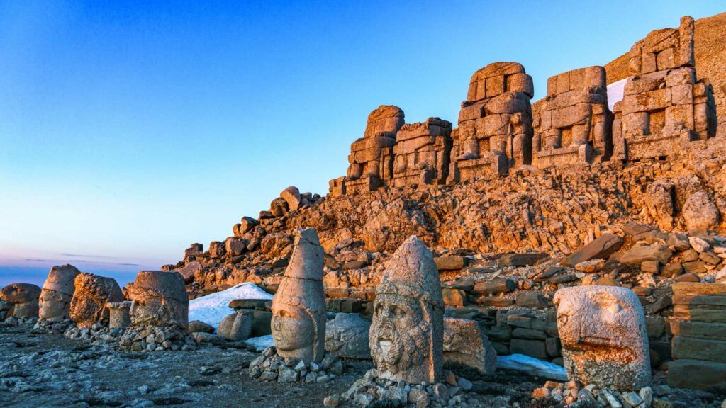 Muntele Nemrut: Un antic sanctuar de mormânt regal învăluit în legende și minuni arhitecturale 4