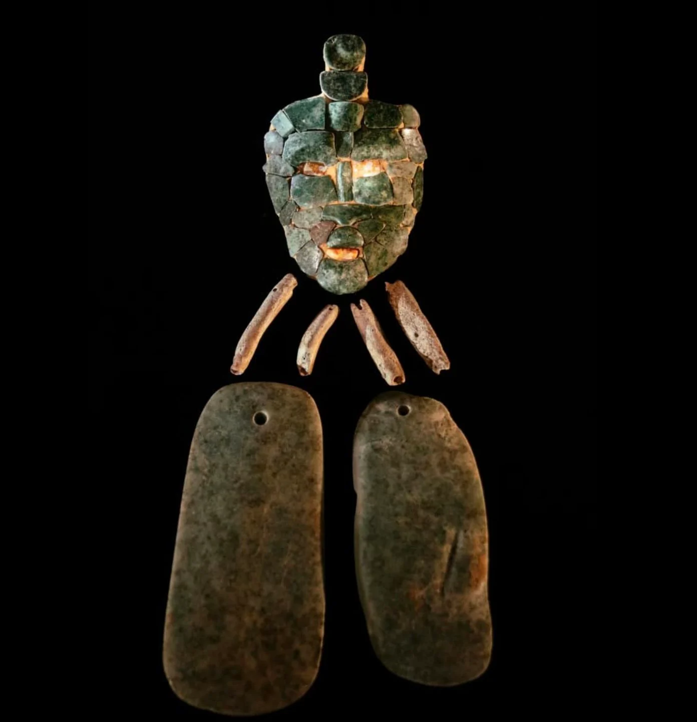 Ongestéiert Graf vun engem onbekannte Maya Kinnek mat Jade Mask entdeckt am Guatemala 1