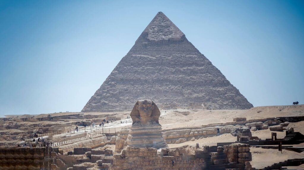 De Grote Piramide van Gizeh en de Sfinx. Beeldcredits: draadmateriaal