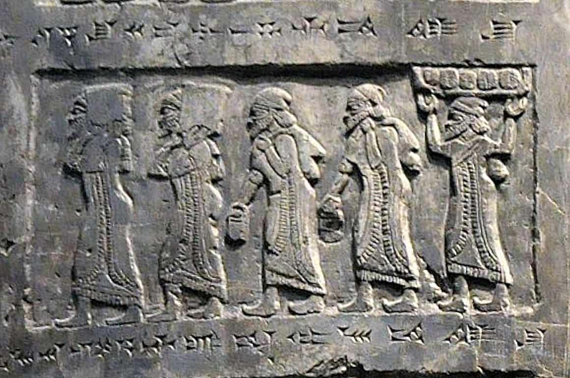 Afvaardiging van die Noordelike Koninkryk van Israel, met geskenke aan die Assiriese heerser Shalmaneser III, c. 840 vC, op die Swart Obelisk, Britse Museum.