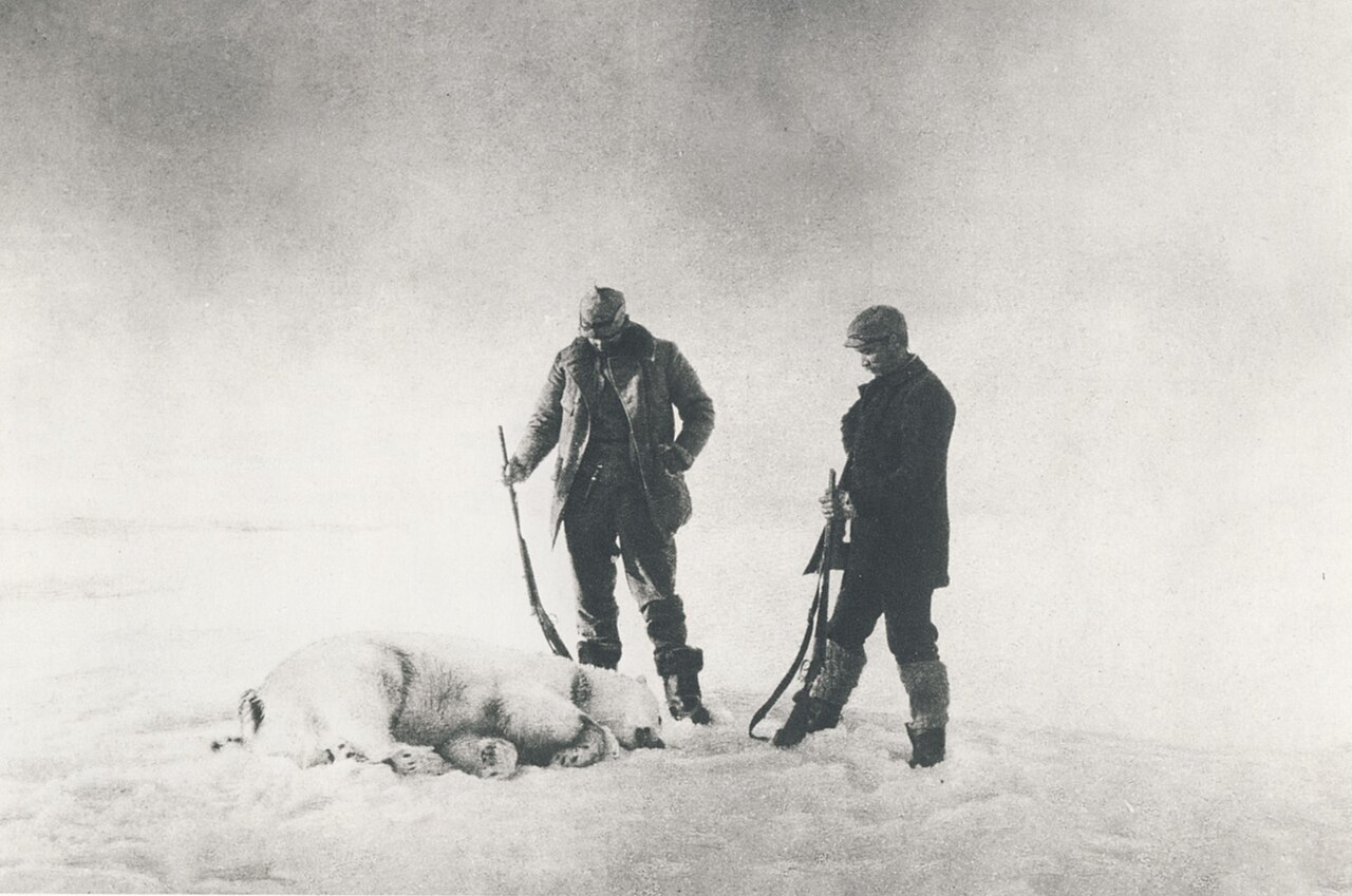 The Arctic balloon disaster: How a doomed expedition vanished into the ice—and returned 33 years later through haunting photographs 10 Frænkel (left) and Strindberg with the first polar bear shot by the explorers 1897